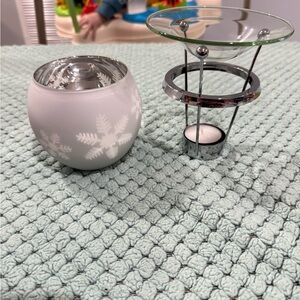 Slatkin & Co. Dancing Tealight Oil Warmer Frosted Snowflakes Christmas